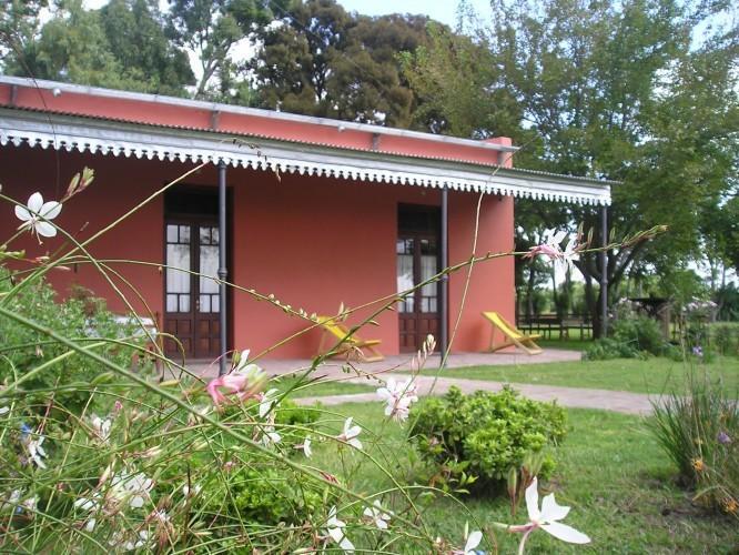 Hosteria Rural Les Aldudes Guest House San Andrés de Giles Exterior photo